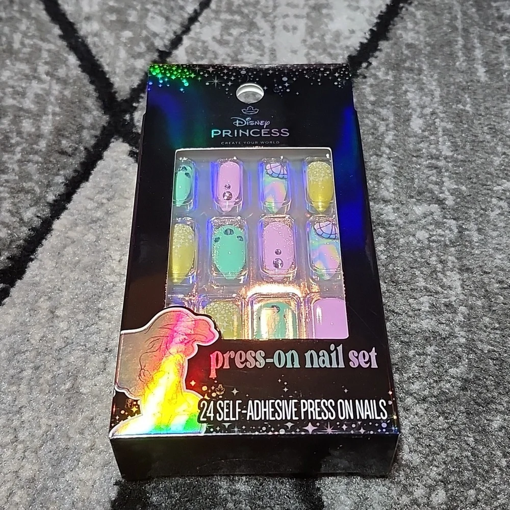 DISNEY PRINCESS SHIMMER LIP GLOSS MOLDED SHAPED LIP BALM NAIL-SET SHAKER…